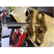 AEM FACTORY - DUCATI SCRAMBLER 400/800 TRIPLE CLAMPS - Display scratch